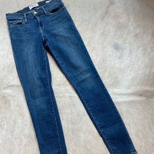 Frame Le Skinny de Jeanne jean, sz 26.